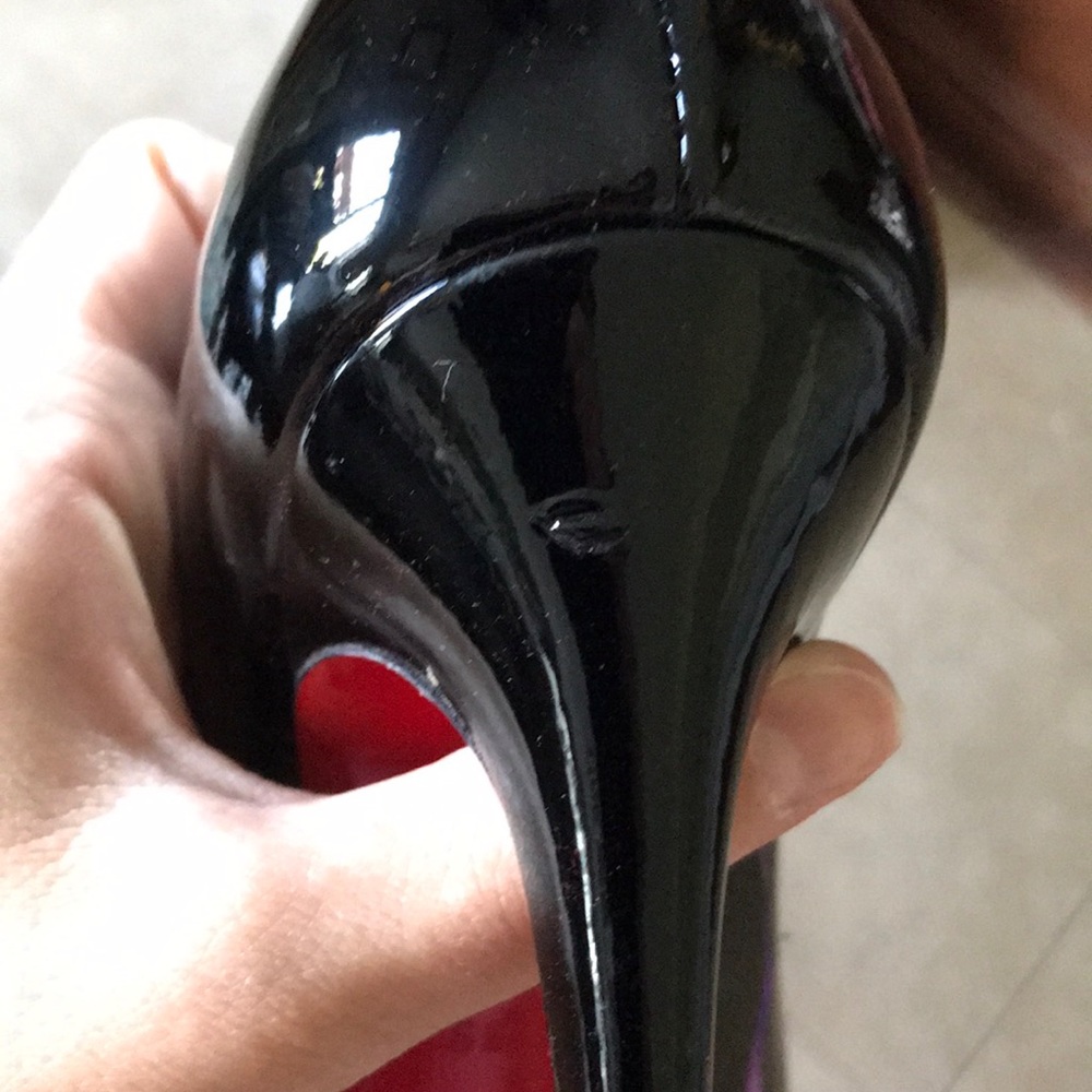 Christian Louboutin Black Patent Pump - Picture 5 of 8